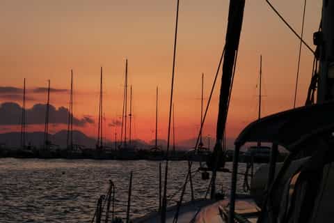 Athens Riviera: Sunset Sailing Cruise with Free Wine