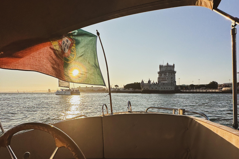 Lisbon Exclusive Sunset Cruise – Pizza, Open Bar & Dolphins Lisbon: Sunset Cruise–Pizza, Open Bar & Dolphins 2h