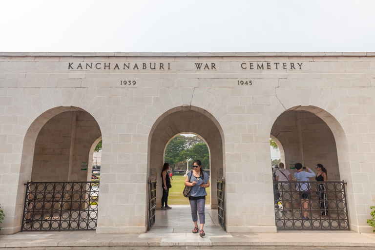 Tour privado de santuario de elefantes y Kanchanaburi