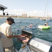 Barcelona: catamaranpartycruise met barbecuemaaltijd