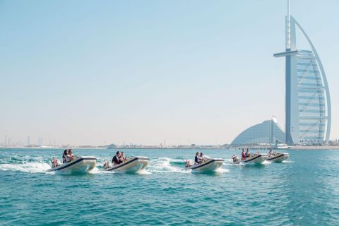 Dubai: Passeio de Barco Autoguiado de Uma Hora e Meia