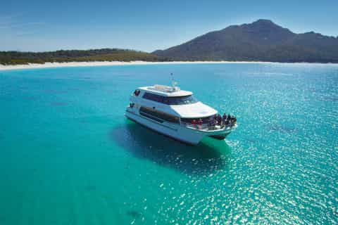 Wineglass Bay Cruise with Lunch from Coles Bay