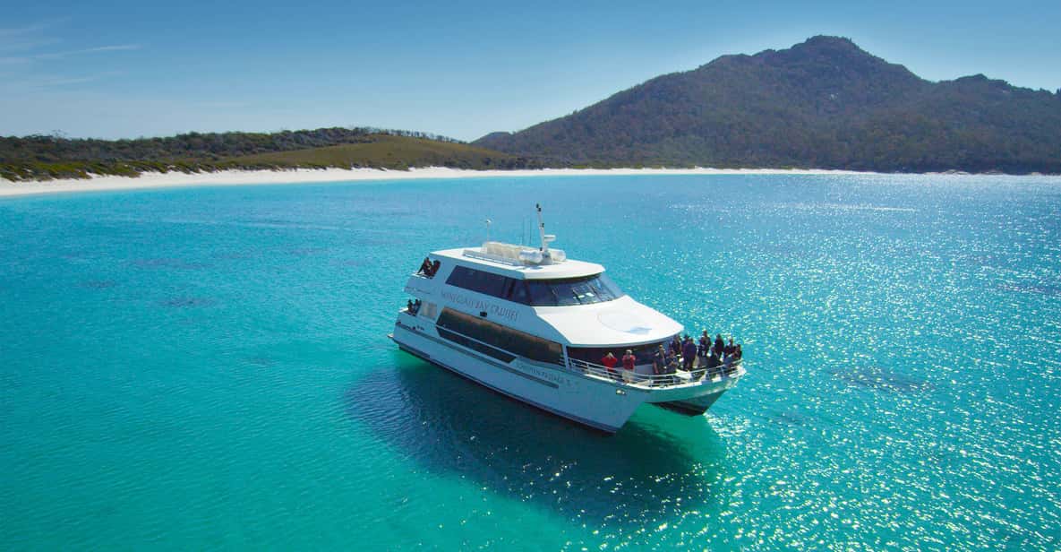 From Coles Bay: Wineglass Bay Cruise with Lunch