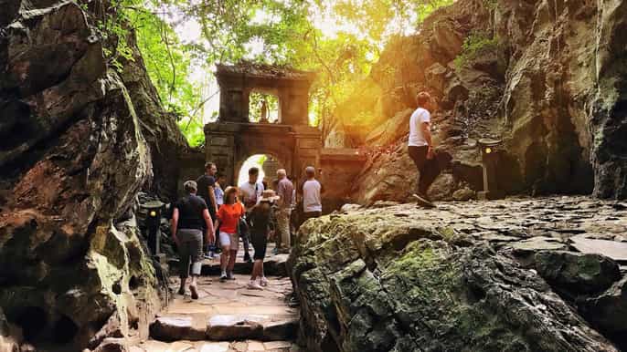 marble mountains and linh ung pagoda halfday tour