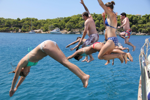 Atenas Cruzeiro de um dia inteiro em um catamarã a vela