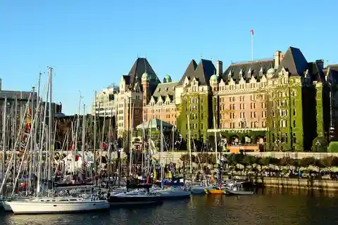 Victoria: Walking Tour through History and Heritage