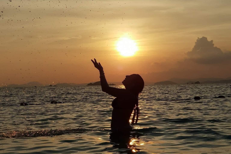 Phuket: Phi Phi Islands Full-Day Sunset Max 13 Guests