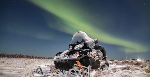 Kiruna: Night Snowmobile tour under the Northern Lights
