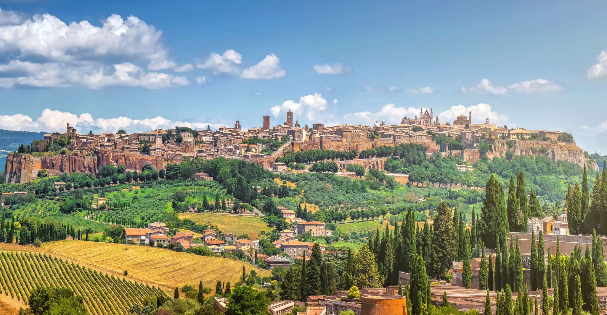 Siena - Rome Transfer Tour with Orvieto & Montepulciano - Hizvo