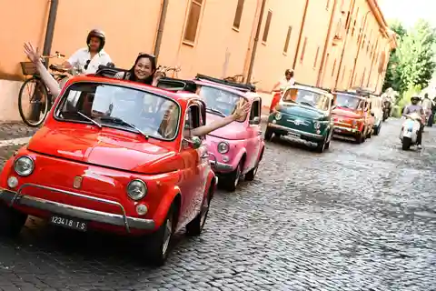 Rome: Aventine Hill Tour in Vintage Fiat 500 Convoy