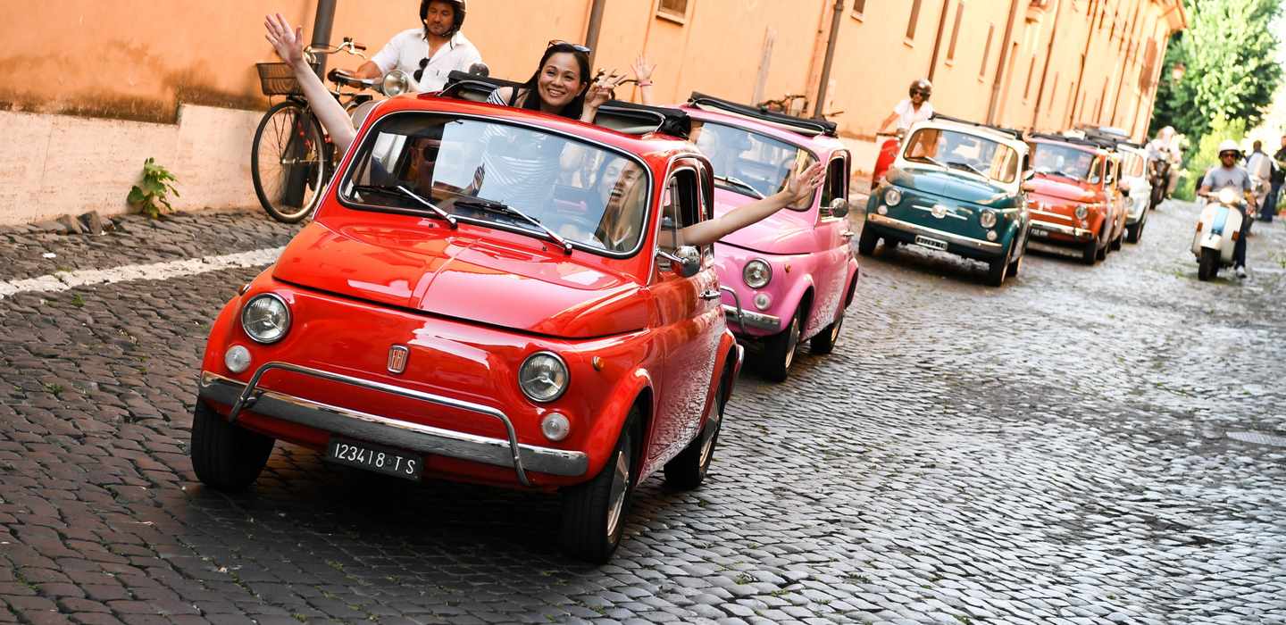 Rom: 90-minütige Fahrt im Konvoi im klassischen Fiat 500 Rom: 90-minütige Fahrt im Konvoi im klassischen Fiat 500
