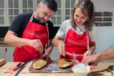 Bilbao: Clase de Cocina Tradicional Vasca con Cata de Vinos
