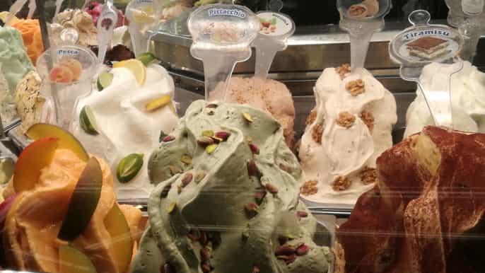 illuminated florence tour for kids with gelato pizza