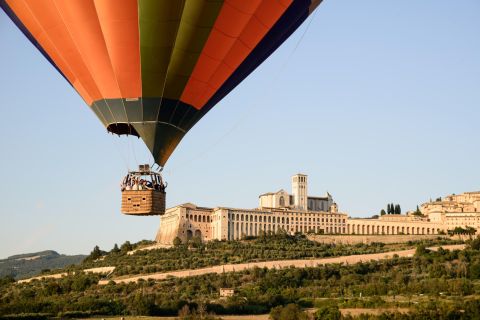 Assisi: Fahrt mit dem Heißluftballon mit Frühstück und Weinprobe