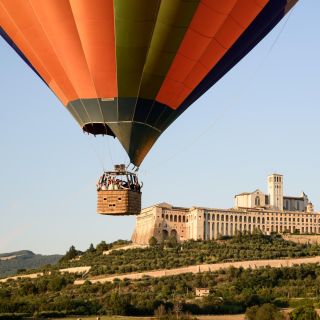 Assisi: Hot Air Balloon Ride with Breakfast & Wine Tasting