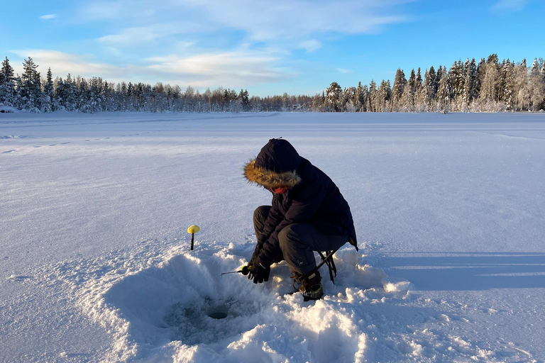 Levi: Excursión de pesca en hielo en grupo reducido