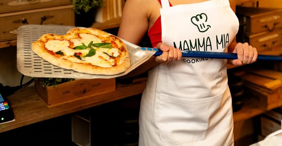 Florence: Authentic Pizza & Gelato Class with Unlimited Wine
