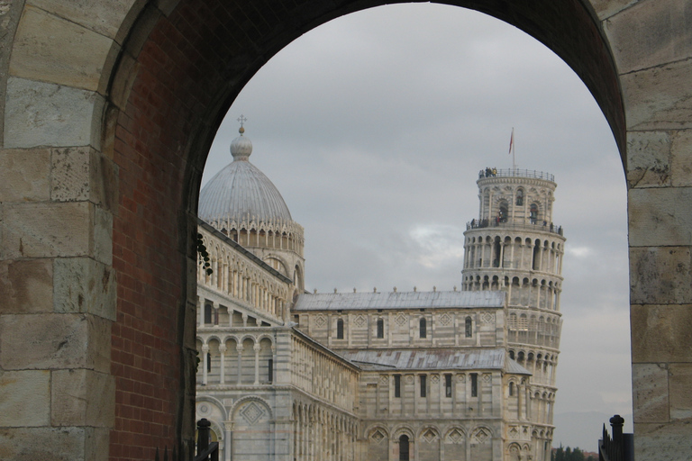 Pisa: 2.5 Hour Guided Tour w/ Leaning Tower &amp; CathedralPisa: 2-Hour Guided Tour w/ Leaning Tower &amp; Cathedral