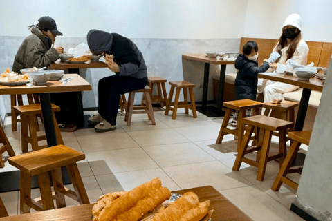 Hangzhou Breakfast Walk: Eat Like a Local in the City Center