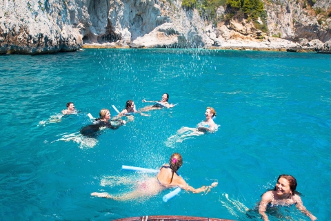 Capri: tour en barco de día completoCapri: tour en barco de día completo desde Sorrento