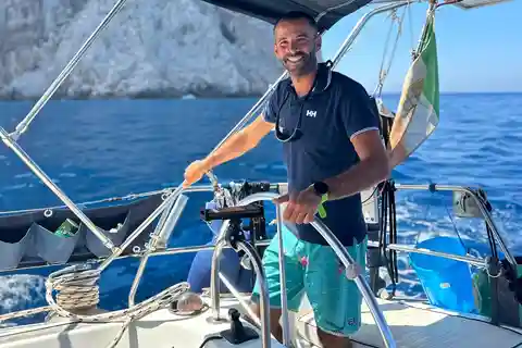 Alghero: Sailing Boat Trip with Skipper, Hostess and lunch