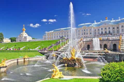 Parco e Palazzo di Peterhof: tour privato e ritorno in barca