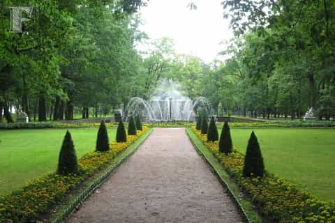 Peterhof Palace and Park Private Tour with Boat Ride Back