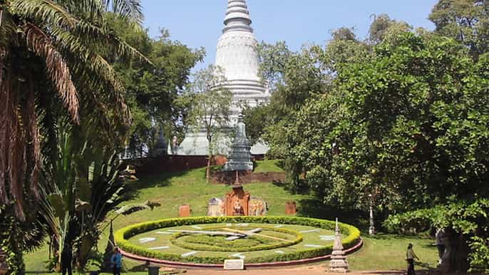 best of phnom penh halfday private city tour