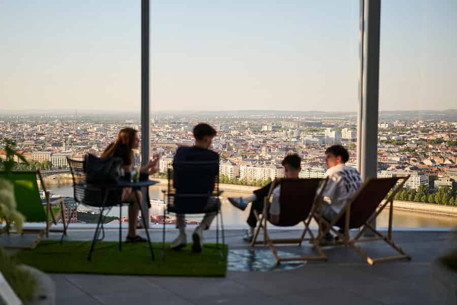 Budapest SkyDeck Tower – Panoramaaufzug & Aussichtsplattform. Foto: GetYourGuide Budapest SkyDeck Tower – Panoramaaufzug & Aussichtsplattform. Foto: GetYourGuide