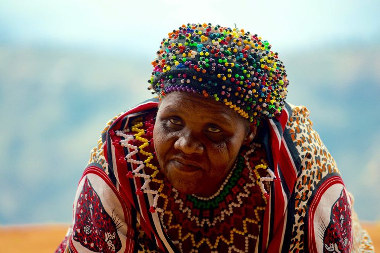 Visite du village culturel de PheZulu et de la consultation Oracle