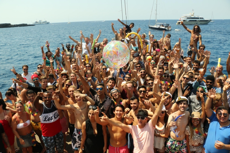 Malta: Lazy Pirate Boat Party van 5 uur met drankjes & eten