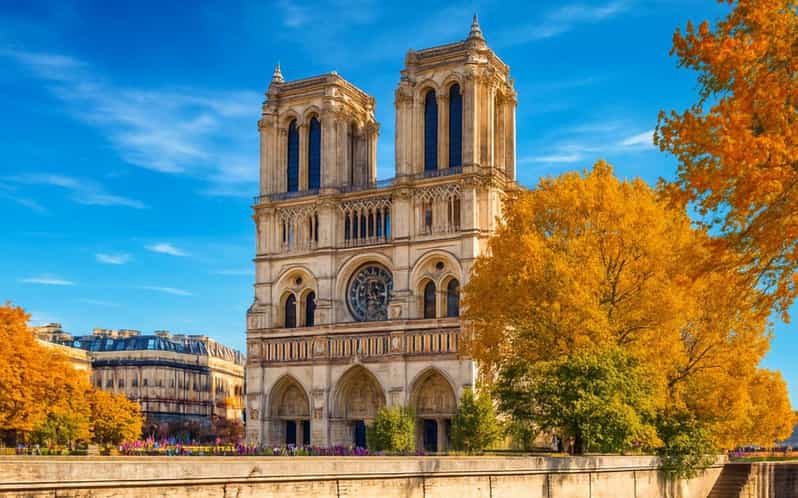 Paris: Notre Dame After the Fire. Exterior Guided Tour
