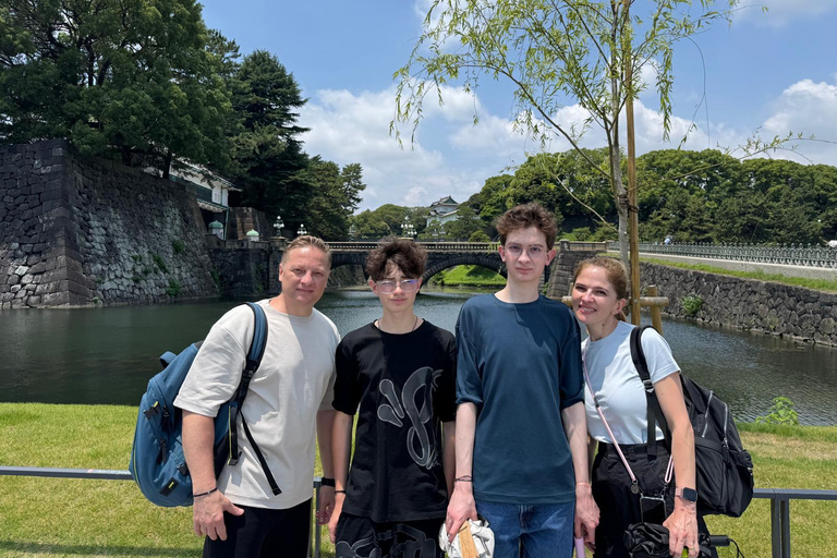 Tokyo Imperial Palace Walking Tour with Expert Guide