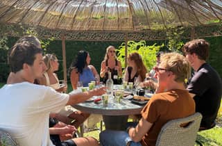 Nizza: Weinprobe in einem historischen Schloss in einem Land Rover!