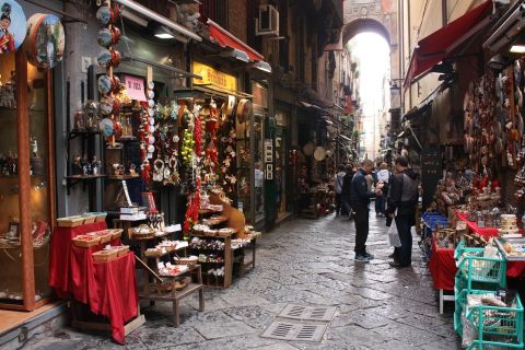 Napoli: tour a piedi di 2 ore con degustazione di prodotti alimentari