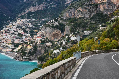 Napoli: Tour di un giorno intero della Costiera AmalfitanaNapoli: tour di un&#039;intera giornata della Costiera Amalfitana