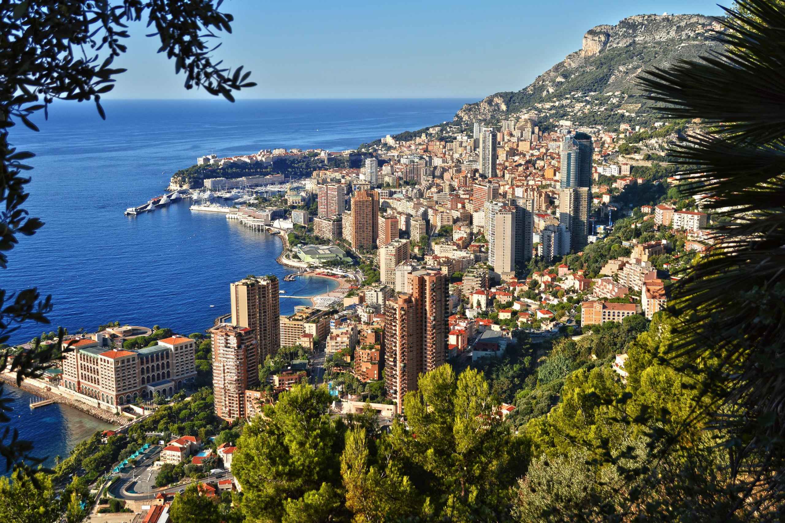 Включи монако. Французская Ривьера княжество Монако. Монте Карло княжество Монако. Лазурный берег Монте Карло. Княжество Монако площадь.