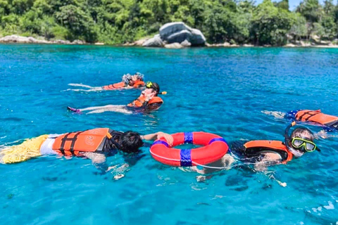 Phuket: Koraal-, Racha- en Maiton-eilanden snorkeltour