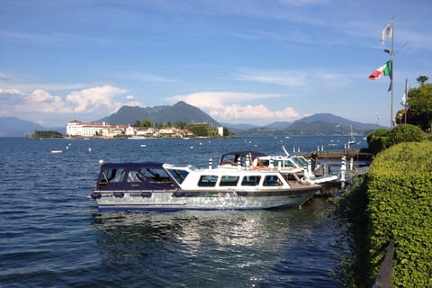 Borromean Islands Private Hop-On Hop-Off Boat from Stresa