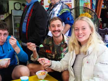Hanoi: Privater Street-Food-Rundgang mit Foodie-Guide Hanoi: Privater Street-Food-Rundgang mit Foodie-Guide