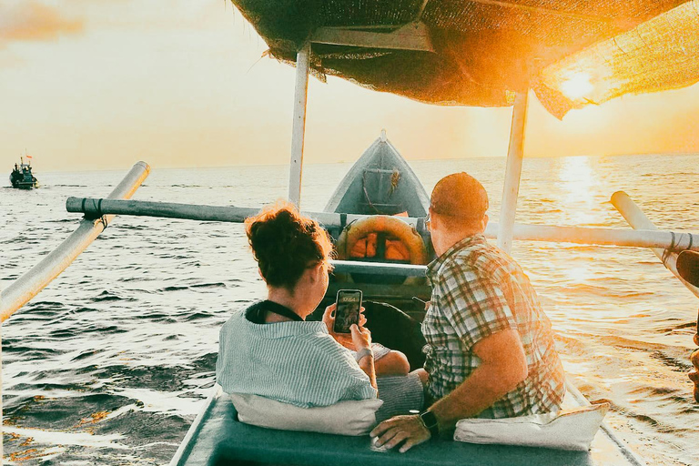 Bali : Croisière au coucher du soleil de Jimbaran à la falaise d&#039;UluwatuLieu de rendez-vous | Petit groupe