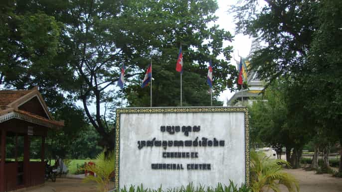 phnom penh s21 prison and killing fields halfday tour