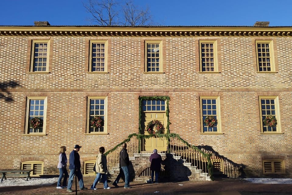 christmas decorations walking tour colonial williamsburg