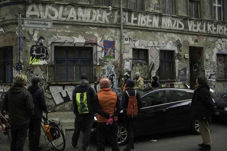 Berlin: Street Art Bike Tour with Bike Rental