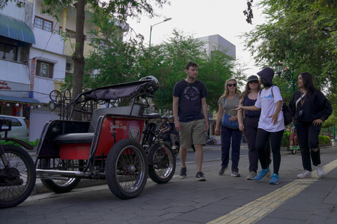 Excursão a pé pelo Patrimônio Colonial: Tugu Jogja ao Quilômetro Zero