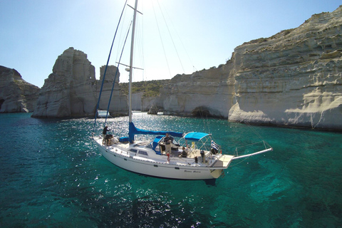 Adamas: escursione in barca a vela a Kleftiko con snorkeling e pranzoAdamas: Escursione giornaliera in barca a vela Kleftiko con snorkeling e pranzo