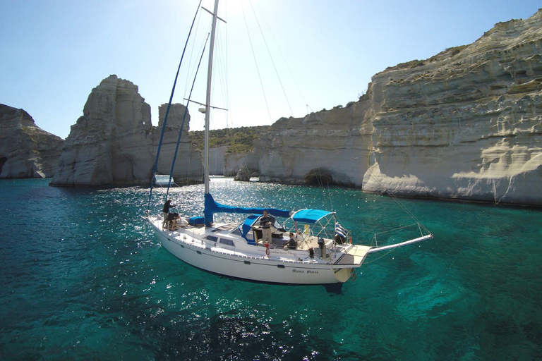 Adamas: escursione in barca a vela a Kleftiko con snorkeling e pranzoAdamas: Escursione giornaliera in barca a vela Kleftiko con snorkeling e pranzo