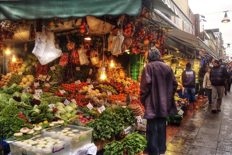 Istanbul: tour gastronomico turco a Kadikoy attraverso il BosforoTour privato in inglese