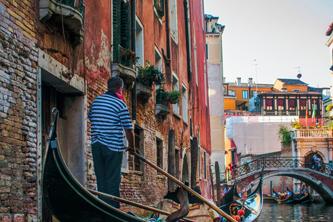 Wenecja: rejs gondolą VIP z szampanem – 1-godzinna wycieczka prywatna