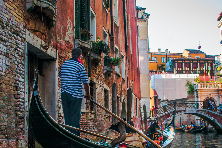 Wenecja: rejs gondolą VIP z szampanem – 1-godzinna wycieczka prywatna